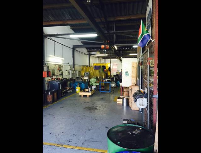 970M² FACTORY RENTED IN PAARDEN EILAND